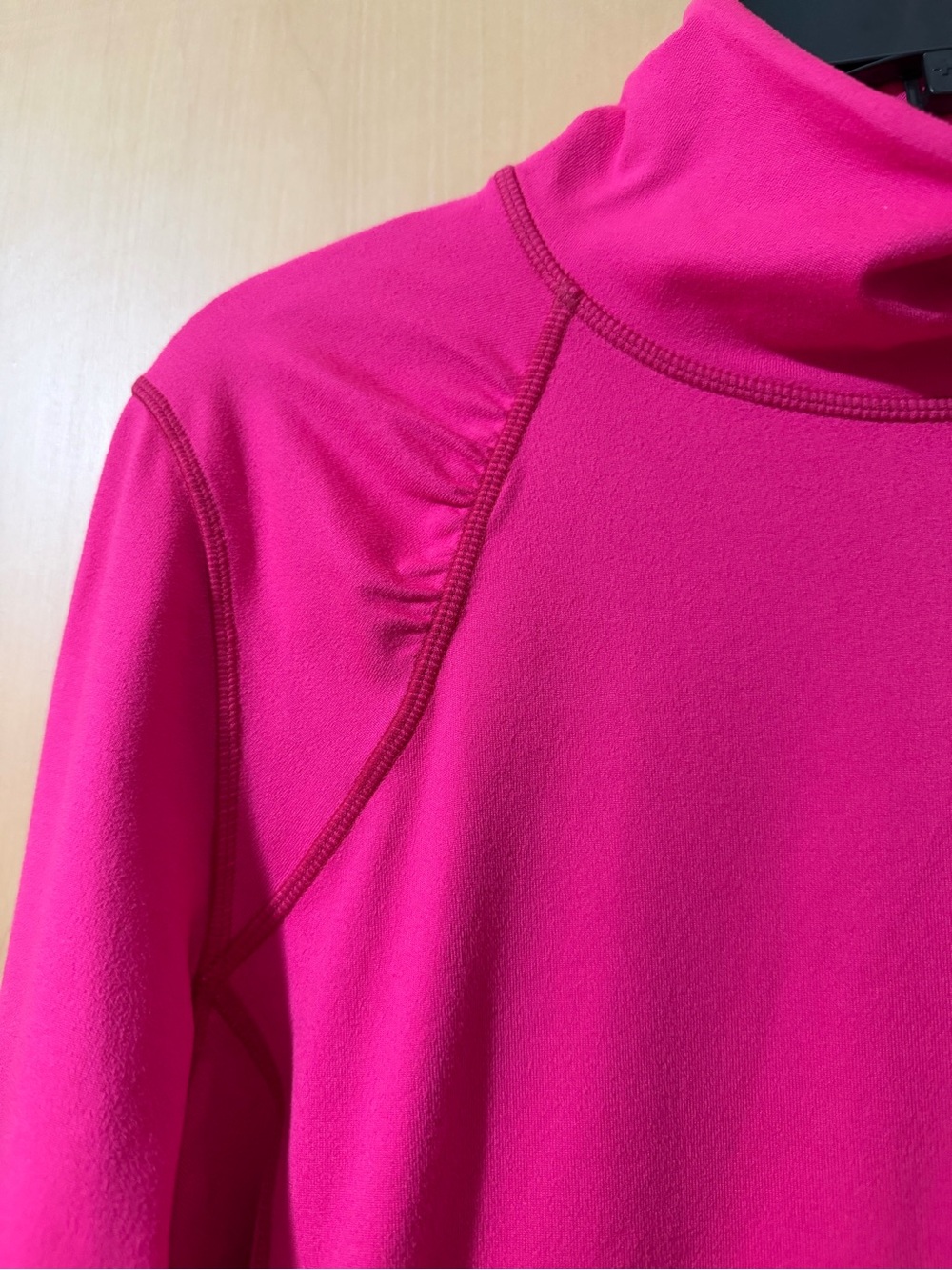 Athleta Sz M mock neck LS top Fuschia